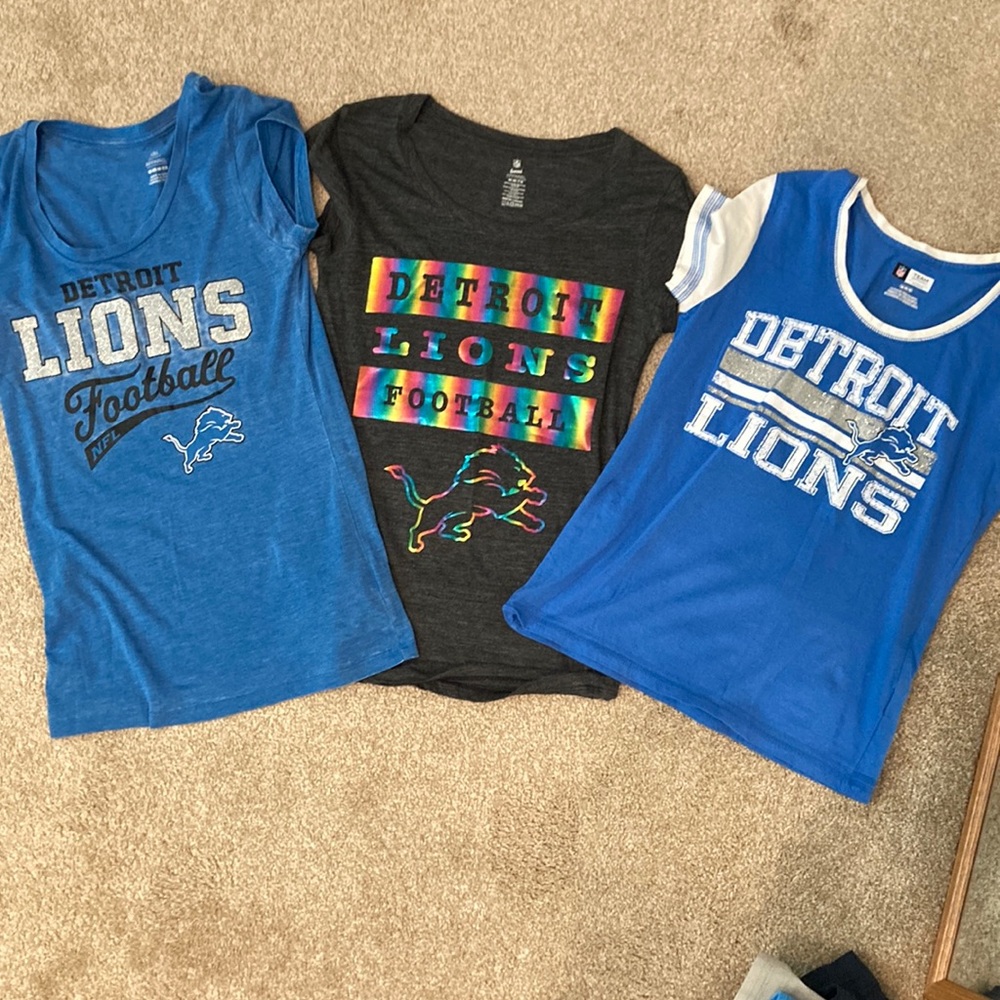 Bundled Women’s Cut Detroit Lions Tees, Size Medium (7/9)